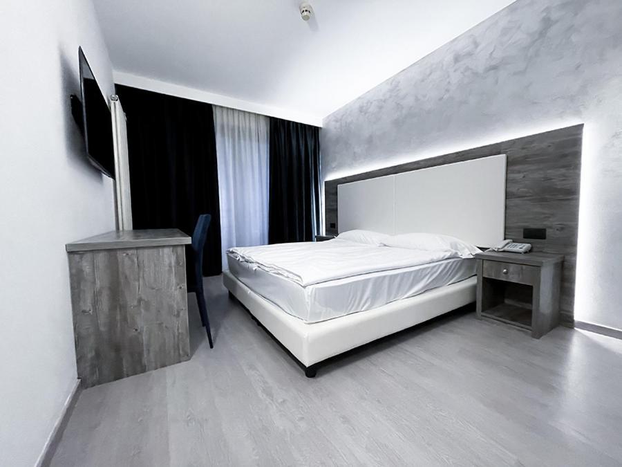 Hotel De Nac Torbole Sul Garda Buitenkant foto