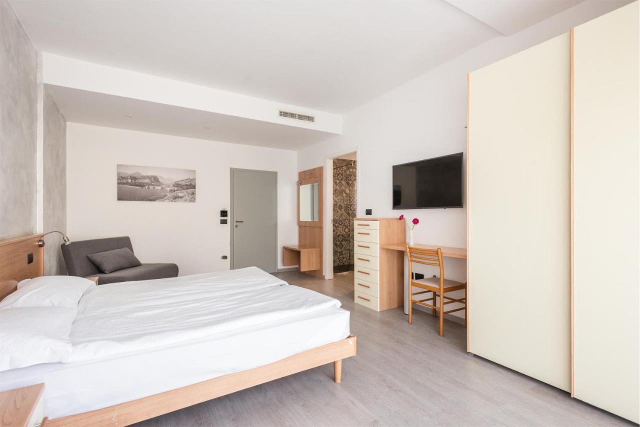 Hotel De Nac Torbole Sul Garda Buitenkant foto