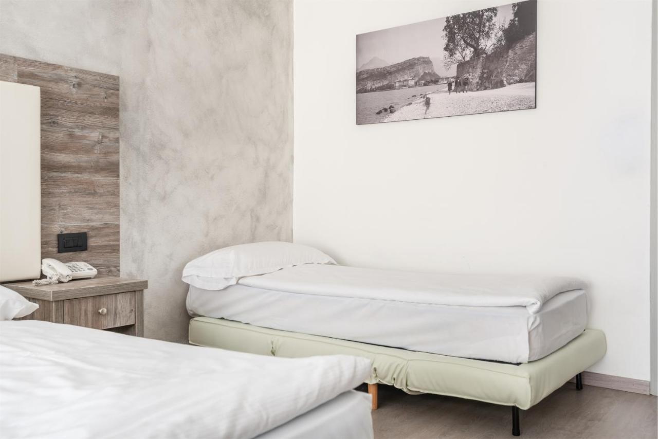 Hotel De Nac Torbole Sul Garda Buitenkant foto