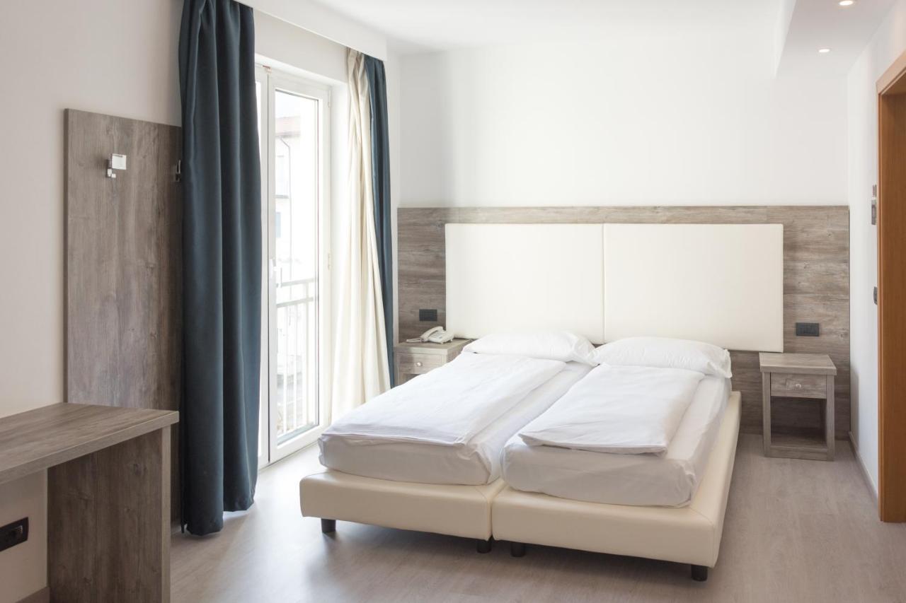 Hotel De Nac Torbole Sul Garda Buitenkant foto
